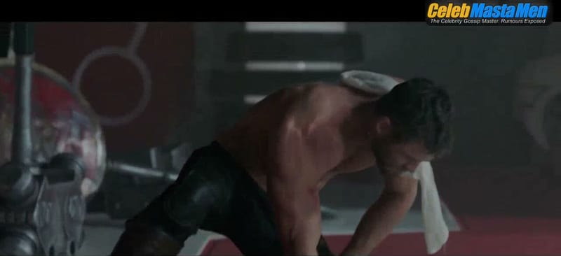 Chris Hemsworth Sexy Scene in Thor: Ragnarok