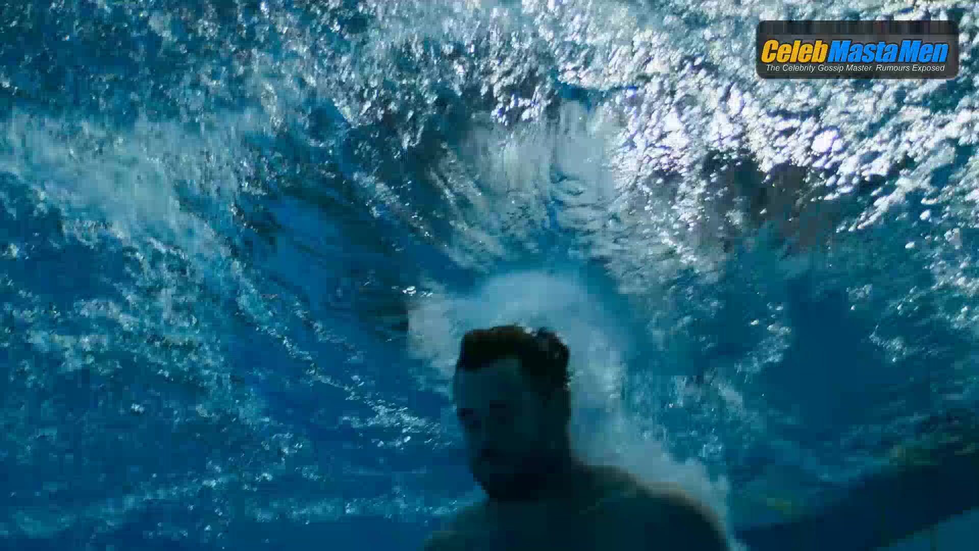 Chris Hemsworth Bathing Suit, Shirtless Scene In Limitless - Photo 1 of 5