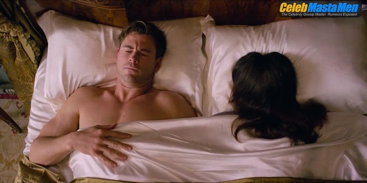 Chris Hemsworth Shirtless Scene In Men In Black: - Photo 2 of 5