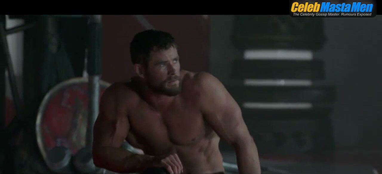 Chris Hemsworth Sexy Scene In Thor: Ragnarok - Photo 2 of 5 photo 4
