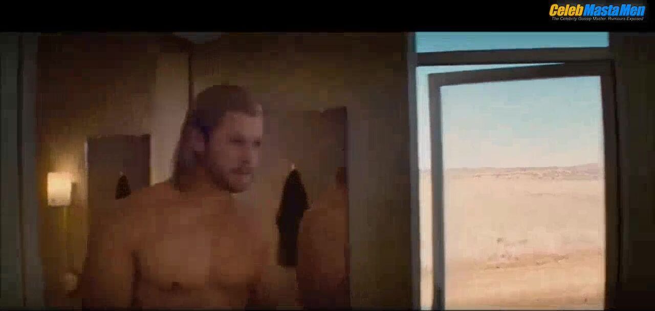 Chris Hemsworth Gay, Straight Scene In Thor - Photo 2 of 5