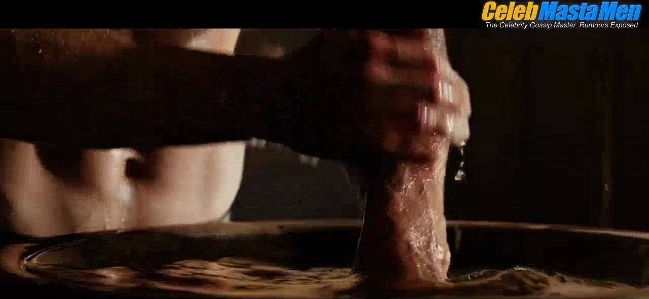 Chris Hemsworth Sexy,Shirtless Scene in Thor: The Dark World screenshot 1