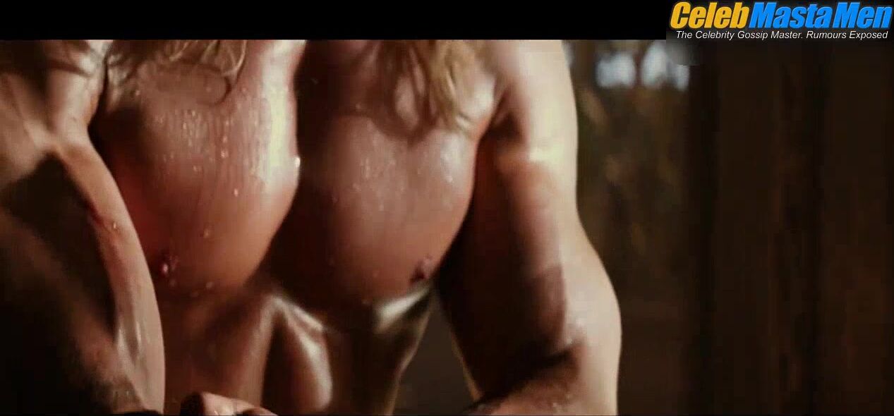 Chris Hemsworth Sexy,Shirtless Scene in Thor: The Dark World screenshot 2