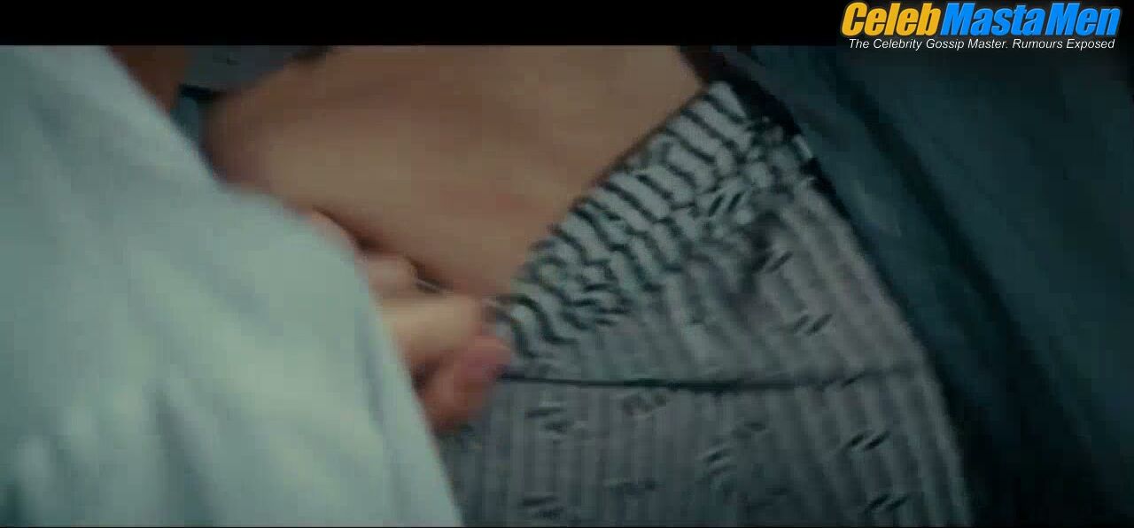 Chris Hemsworth Butt Scene in Thor screenshot 1