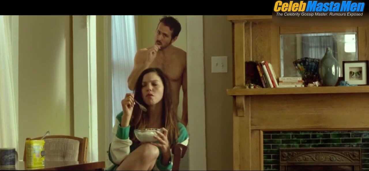 Ryan Reynolds Shirtless,Butt Scene in Mississippi Grind screenshot 5
