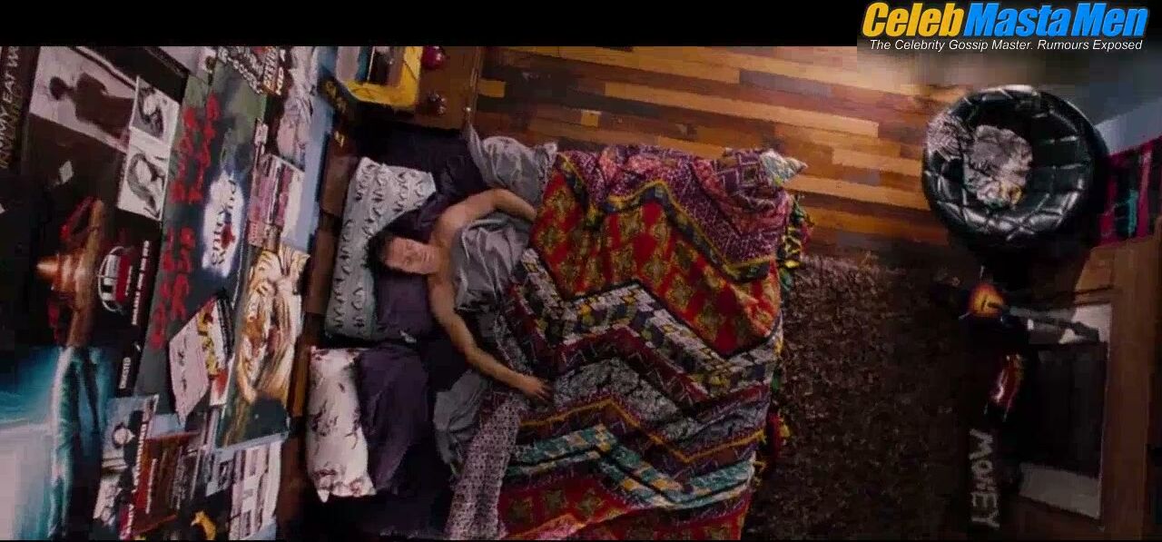 Ryan Reynolds Sexy Scene in The Change-up screenshot 1