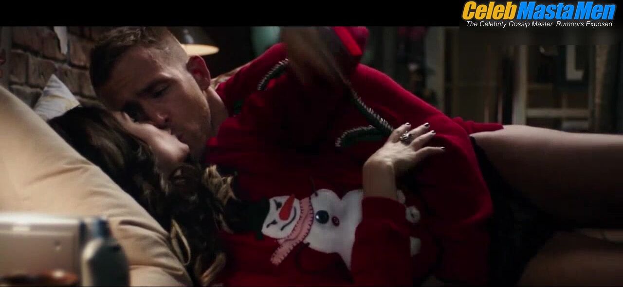 Ryan Reynolds Butt Scene in Deadpool screenshot 4