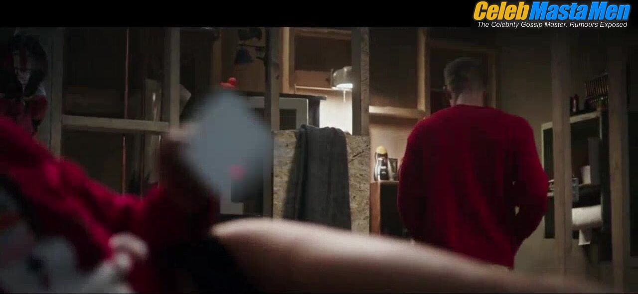 Ryan Reynolds Butt Scene in Deadpool screenshot 5