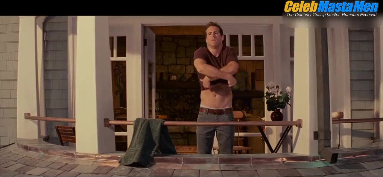 Ryan Reynolds Shirtless,Butt Scene in The Proposal screenshot 1