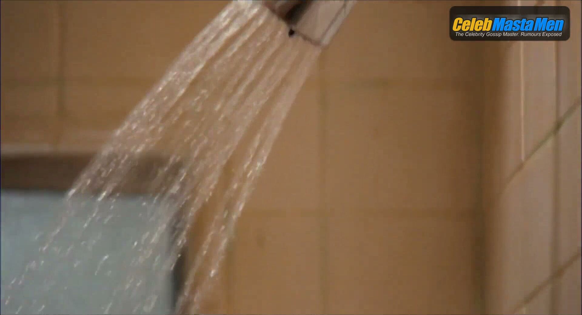 Ryan Reynolds Shirtless Scene in The Nines screenshot 1