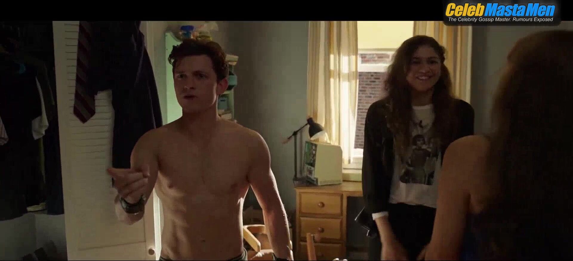 Tom Holland Straight, Shirtless Scene in Spider-man: No Way Home screenshot 4