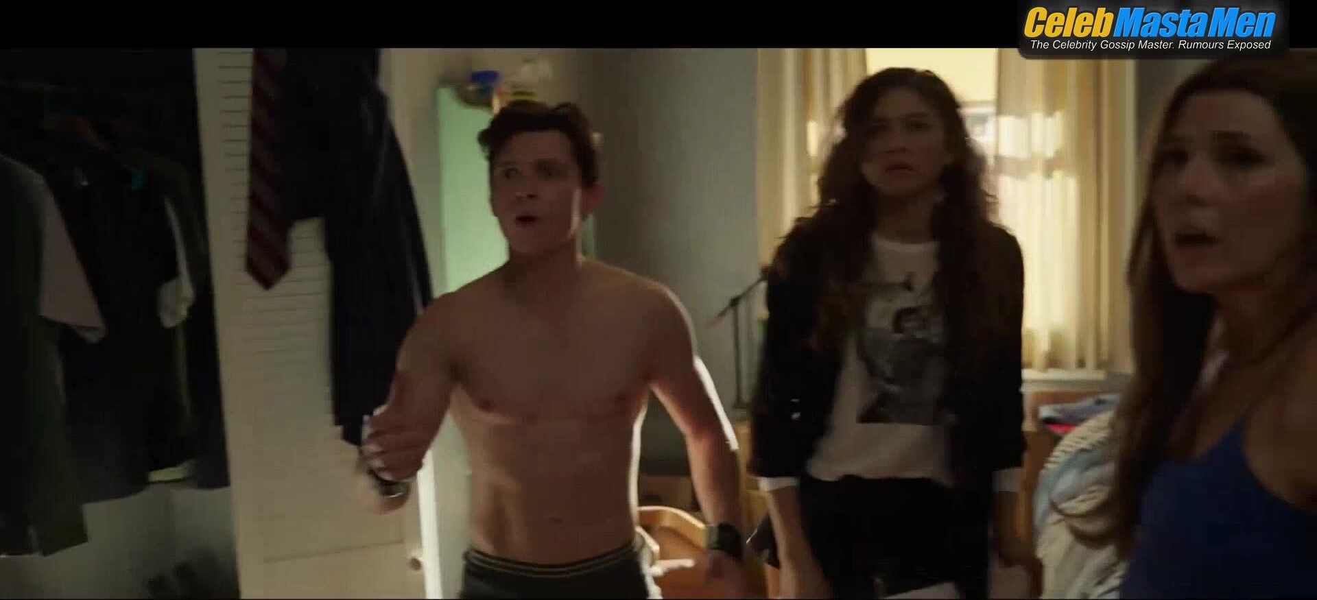 Tom Holland Straight, Shirtless Scene in Spider-man: No Way Home screenshot 5