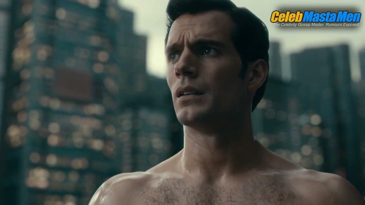 Henry Cavill Sexy Scene in Justice League screenshot 4