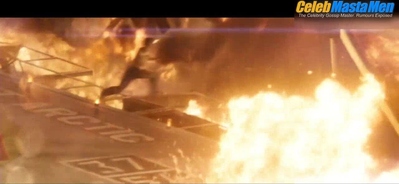 Henry Cavill Sexy,Shirtless Scene in Man Of Steel screenshot 4