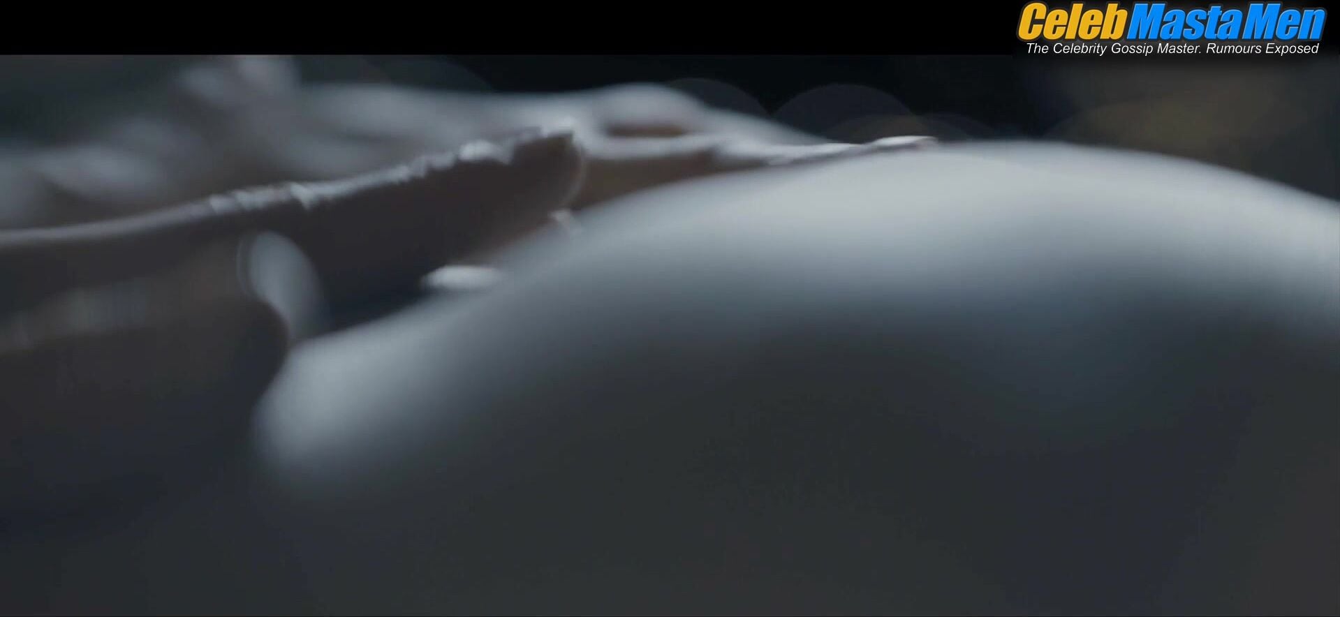 Alexander Skarsgard Butt, Straight Scene In The Stand - Photo 2 of 5