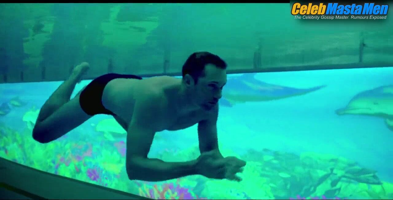 Alexander Skarsgard Sexy Scene In Mute - Photo 1 of 5 photo 4