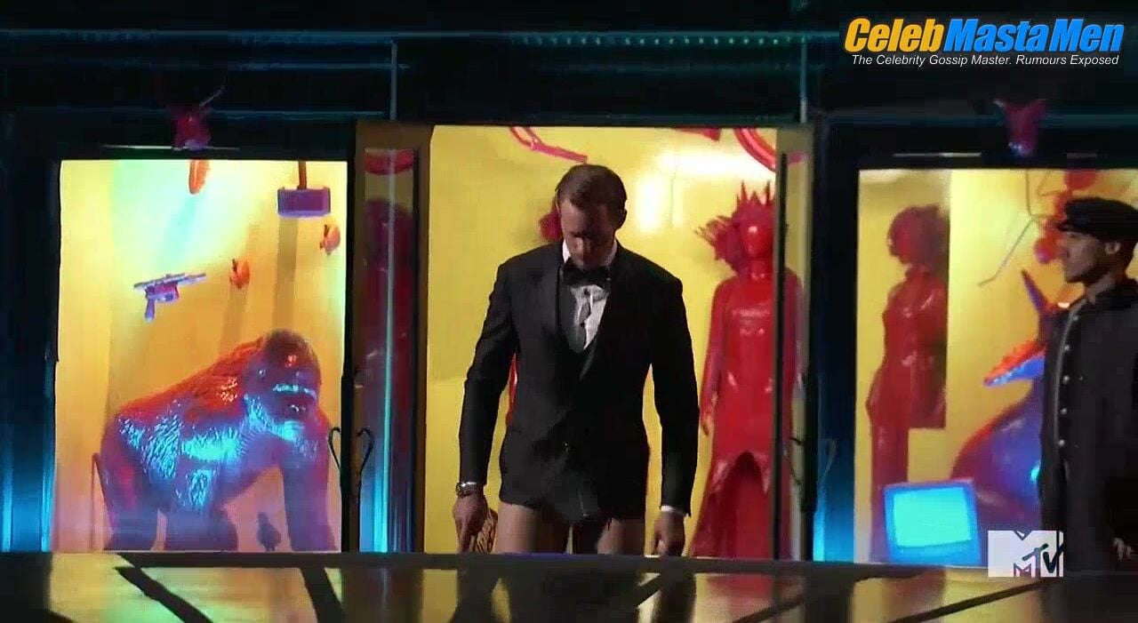 Alexander Skarsgard Bulge,underwear Scene In 2016 Mtv Movie - Photo 2 of 5 photo 1