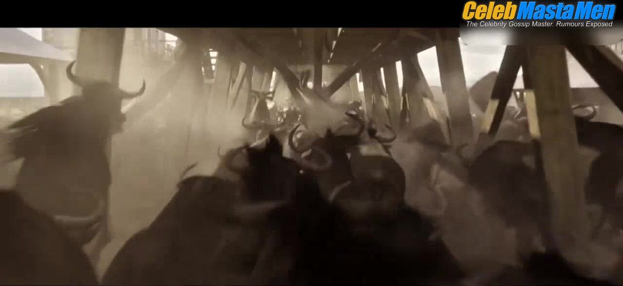 Alexander Skarsgard Sexy Scene In The Legend Of Tarzan - Photo 1 of 5 photo 2