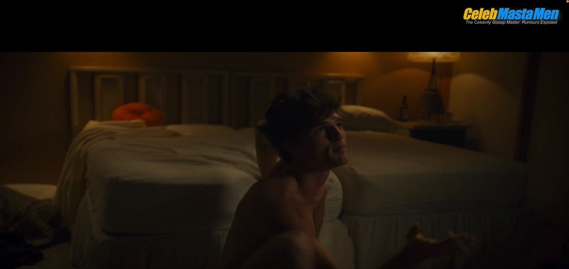 Jacob Elordi Gay, Shirtless Moment Scene In On Swift - Photo 2 of 5 photo 5