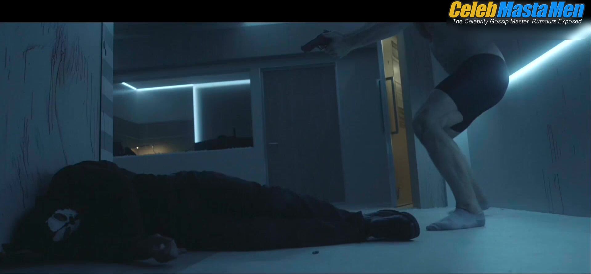 Chris Pratt Shirtless, Underwear Scene From The Terminal - Photo 5 of 5