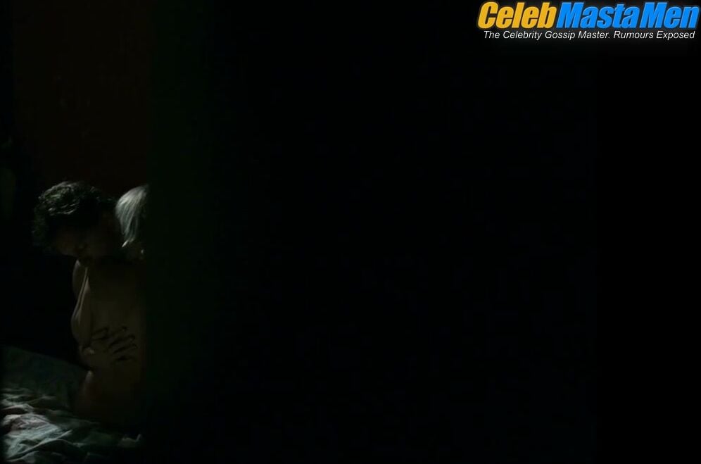Michael Fassbender Shirtless, Straight Sex Scene In Fish Tank - Photo 2 of 5
