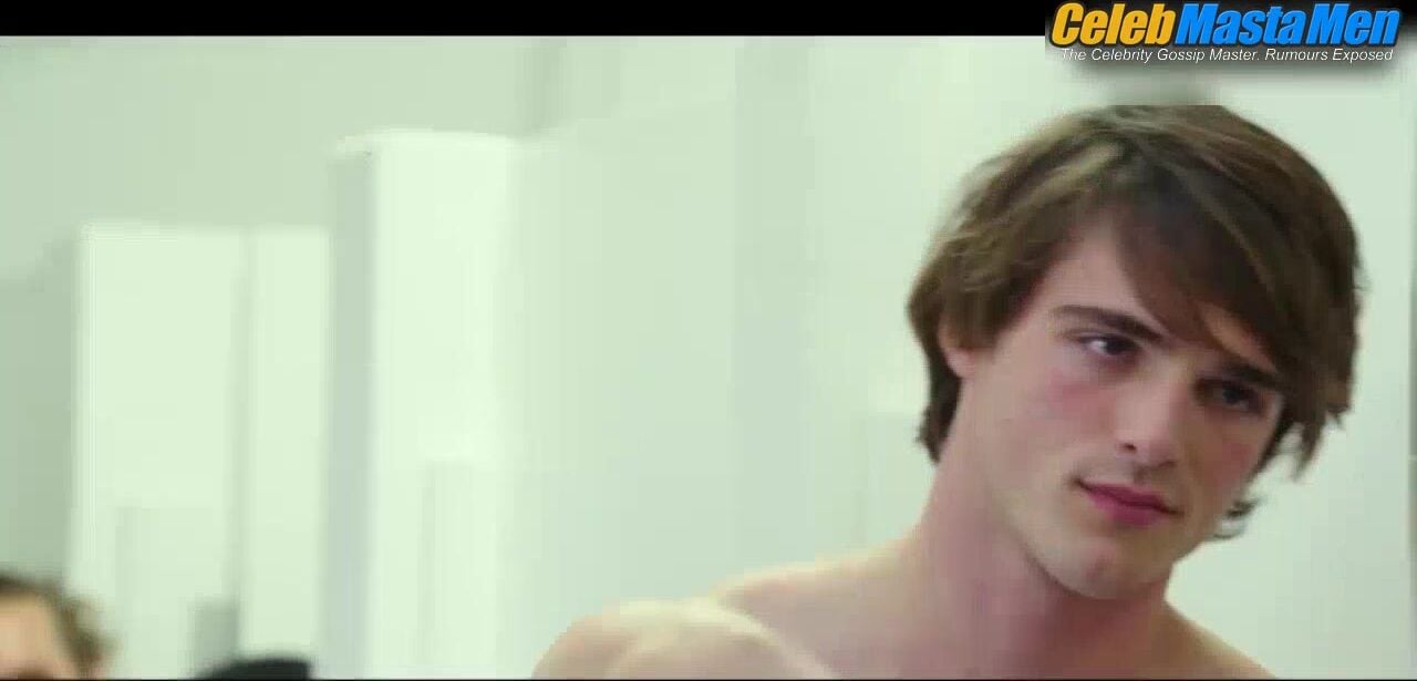 Jacob Elordi ’s Hot Scene From The Kissing Booth - Photo 2 of 5 photo 5
