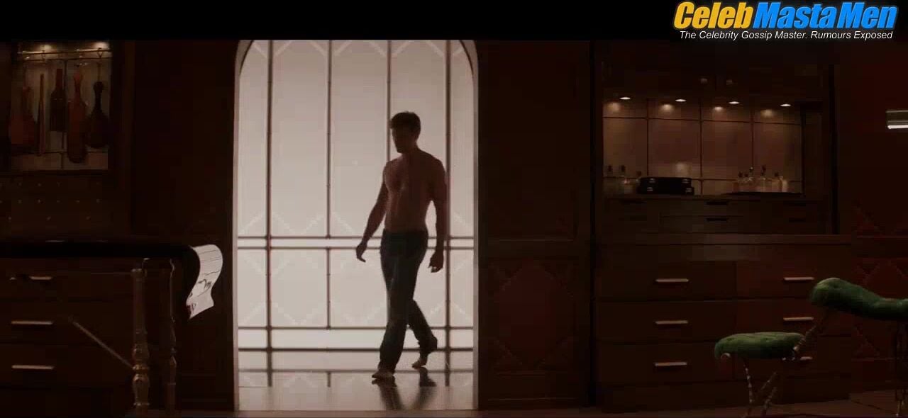 Jamie Dornan Nude, Shirtless Moment Scene In Fifty Shades - Photo 1 of 5