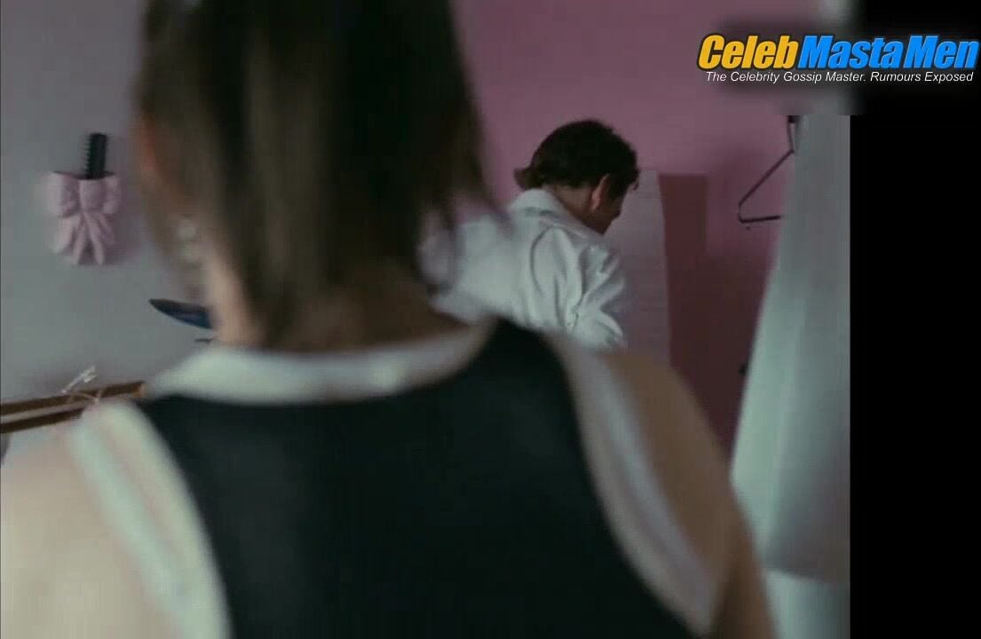 Michael Fassbender Shirtless,underwear Scene From Fish Tank - Photo 2 of 5 photo 1