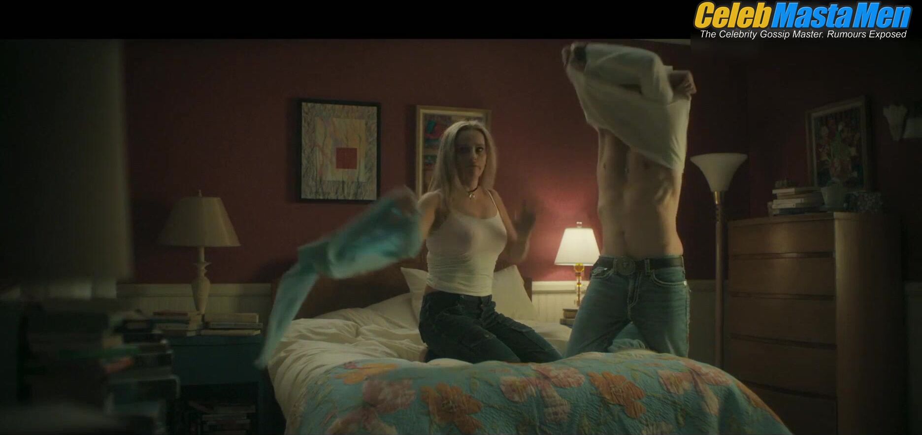 Ashton Kutcher Shirtless Scene From Your Place Or Mine - Photo 1 of 5