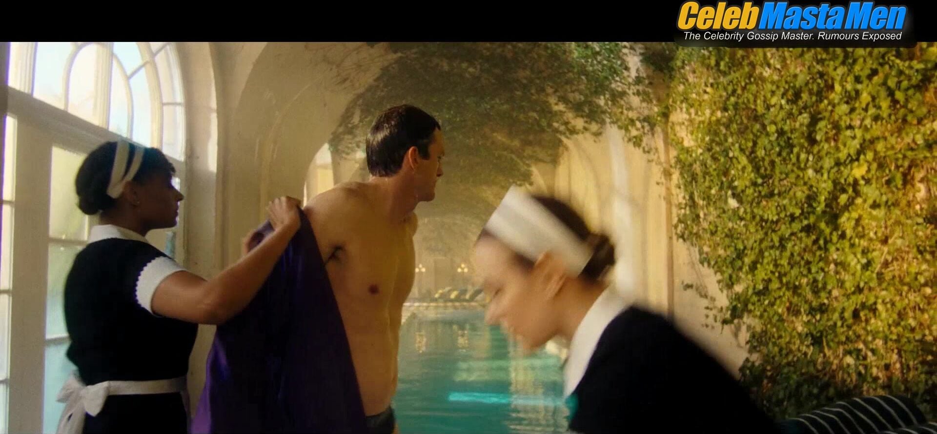 Ashton Kutcher Shirtless And Bulge Scene In The Beauty - Photo 3 of 5 photo 1