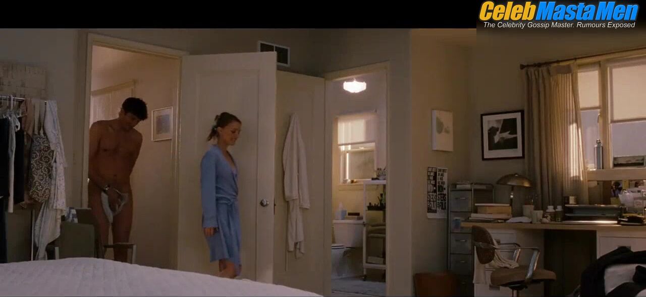 Ashton Kutcher Shirtless, Butt Scene From No Strings - Photo 3 of 5 photo 1