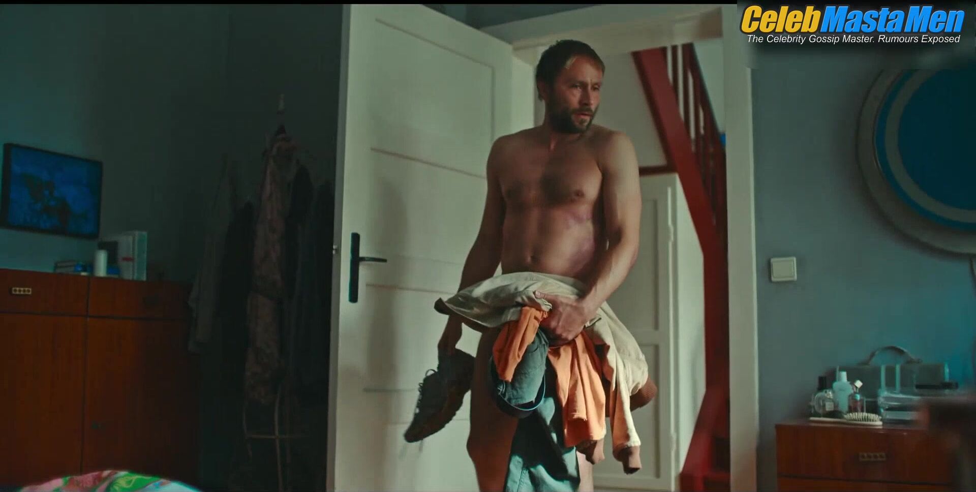 Max Riemelt Ass, Shirtless Scene From Sleeping Dog - Photo 2 of 5 photo 4