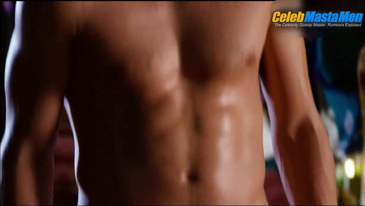 Max Riemelt Nude, Shirtless Scene From Sense8 - Photo 3 of 5 photo 5