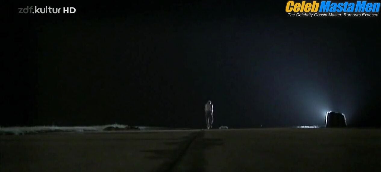 Max Riemelt Shirtless, Butt Scene From Nachtasyl - Photo 2 of 5 photo 4