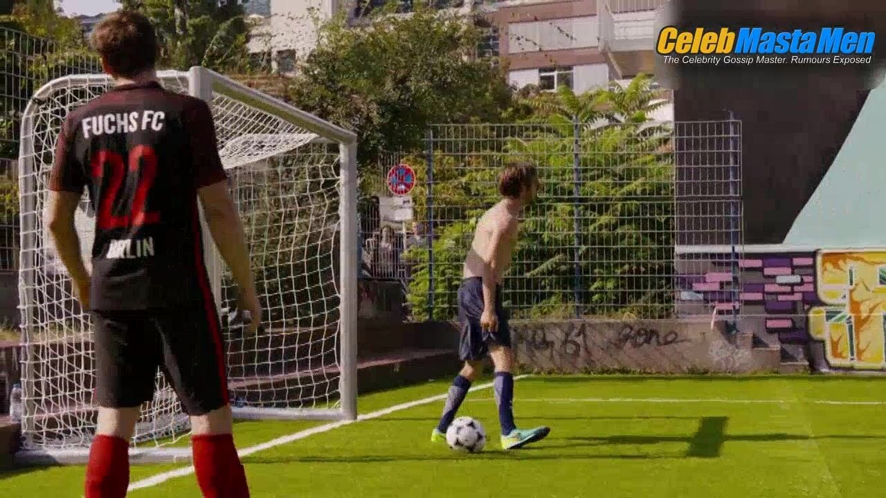 Max Mauff Max Riemelt And Sexy Scene From Sense8 - Photo 2 of 5 photo 5