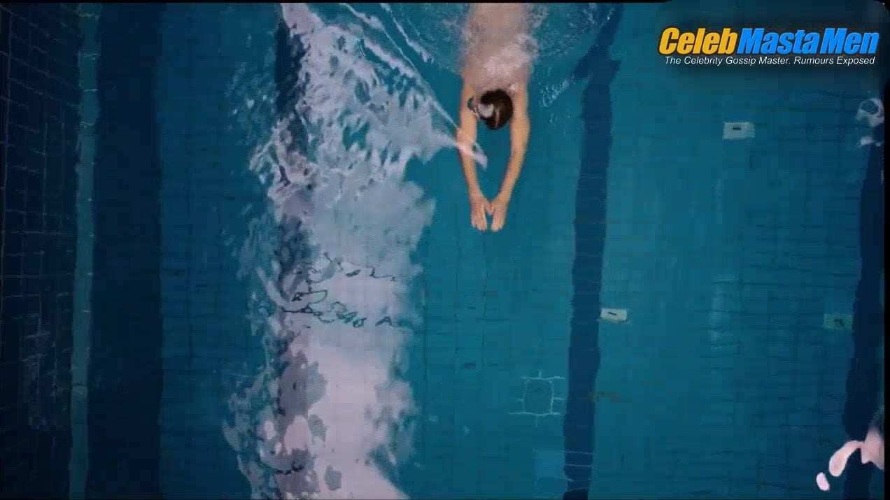 Max Riemelt Shirtless, Booty Scene In Sense8 - Photo 5 of 5 photo 2