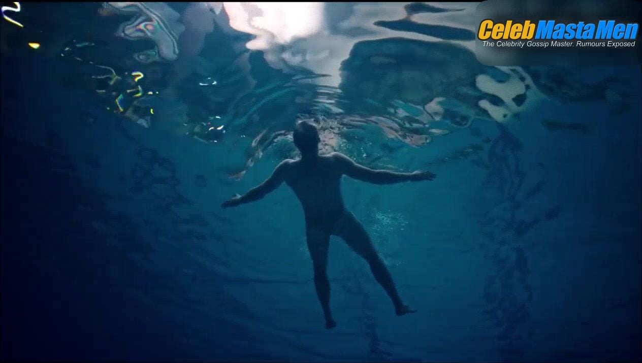 Max Riemelt Shirtless, Booty Scene In Sense8 - Photo 5 of 5 photo 4