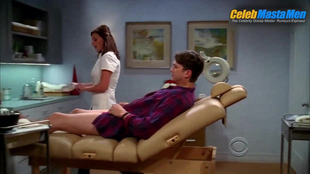 Ashton Kutcher Shirtless, Sexy Scene From Two And A Half Men - Photo 1 of 5