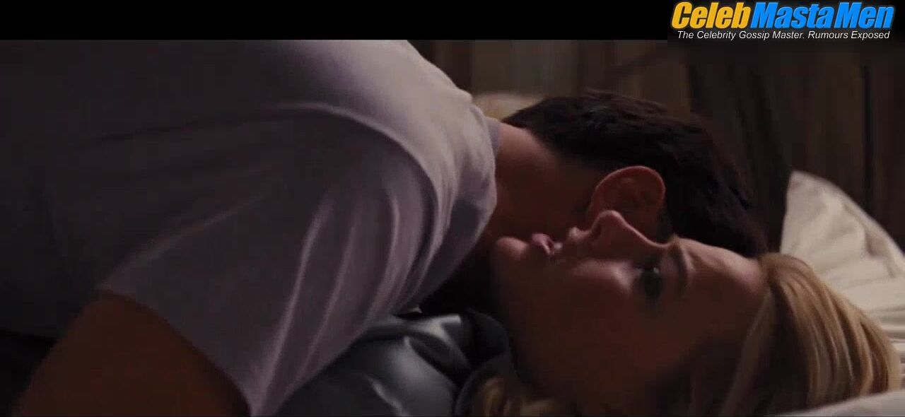 Leonardo Dicaprio Straight, Sexy Scene From The Wolf Of Wall - Photo 2 of 5 photo 1