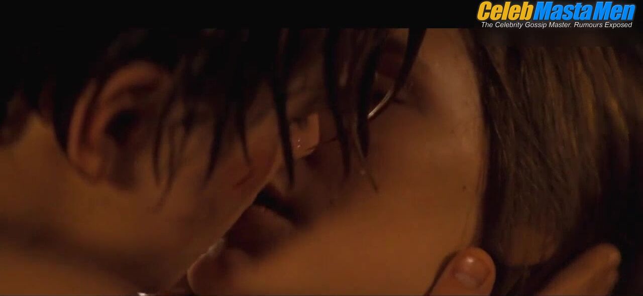 Leonardo Dicaprio Shirtless, Sexy Scene From Romeo + Juliet - Photo 4 of 5