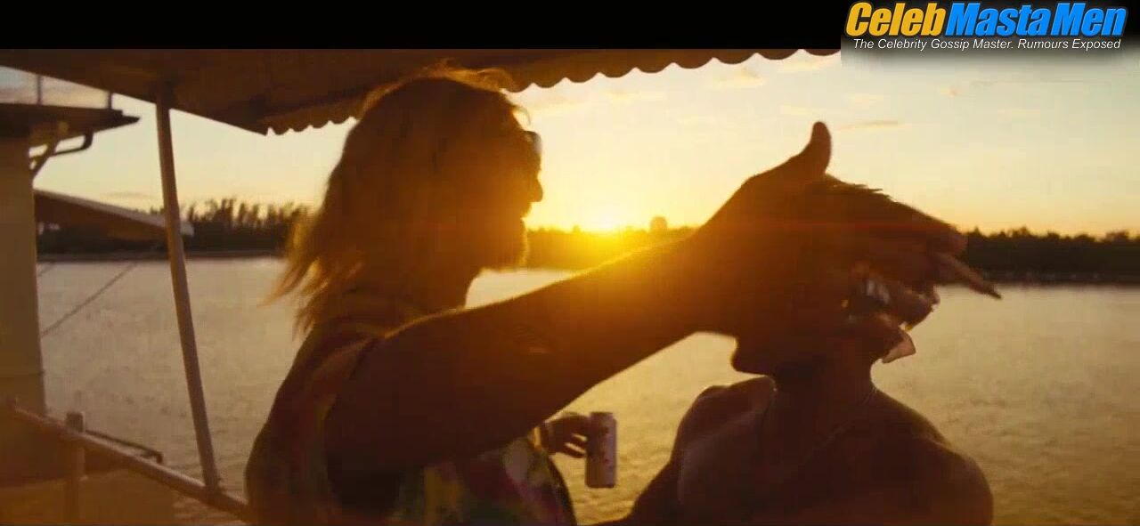 Zac Efron Shirtless Scene In The Beach Bum - Photo 2 of 5 photo 4