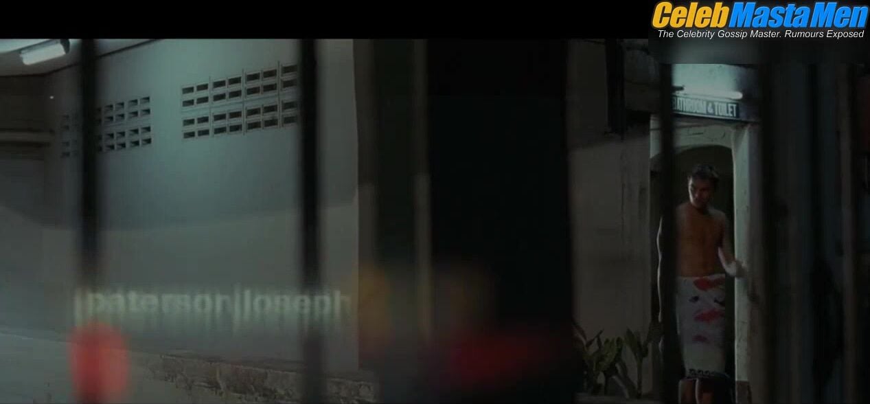Leonardo Dicaprio ’s Shirtless Scene From The Beach - Photo 1 of 5