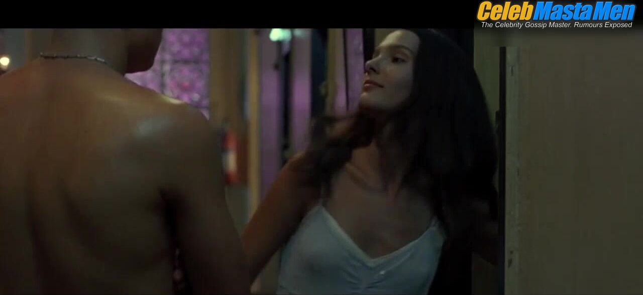 Leonardo Dicaprio ’s Shirtless Scene From The Beach - Photo 1 of 5 photo 5