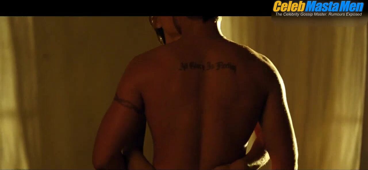 Zac Efron Shirtless, Sexy Scene From The Lucky One - Photo 3 of 5 photo 4