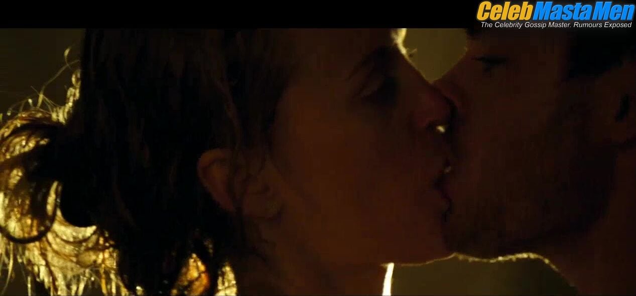 Zac Efron Shirtless, Sexy Scene From The Lucky One - Photo 3 of 5 photo 5