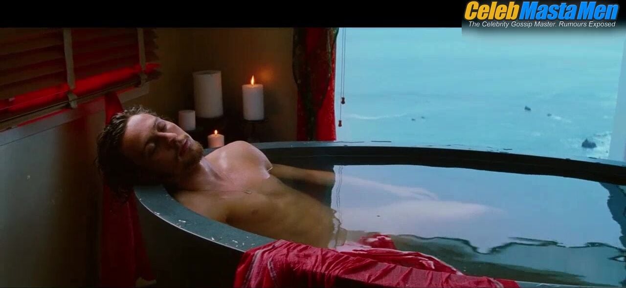 Aaron Taylor-johnson Shirtless, Sexy Scene From Savages - Photo 1 of 5