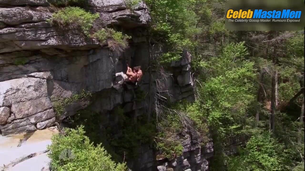 Bear Grylls Zac Efron And Shirtless Scene In Running - Photo 1 of 5 photo 4