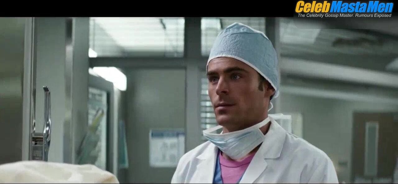 Oscar Nunez Zac Efron And Sexy Scene From Baywatch - Photo 1 of 5 photo 2