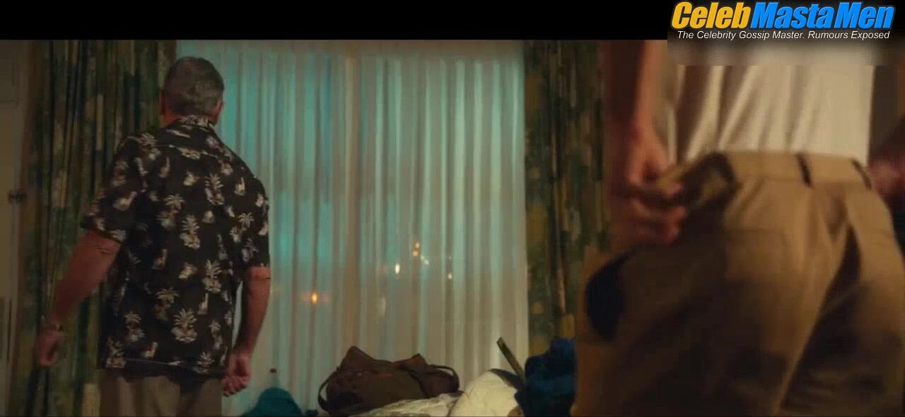 Zac Efron ’s Butt Scene From Dirty Grandpa - Photo 2 of 5