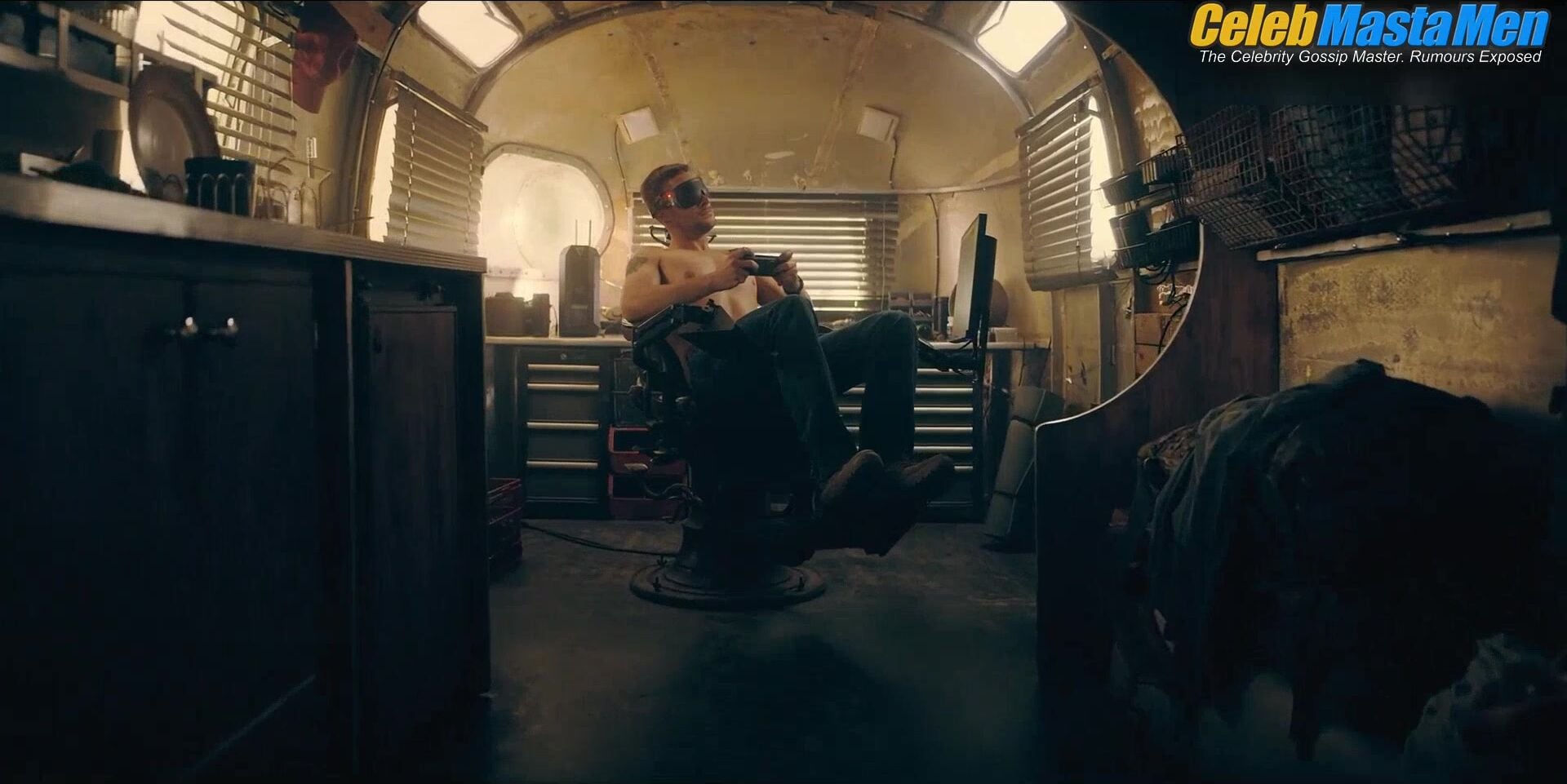Jack Reynor ’s Shirtless Scene From The Peripheral - Photo 3 of 5 photo 1
